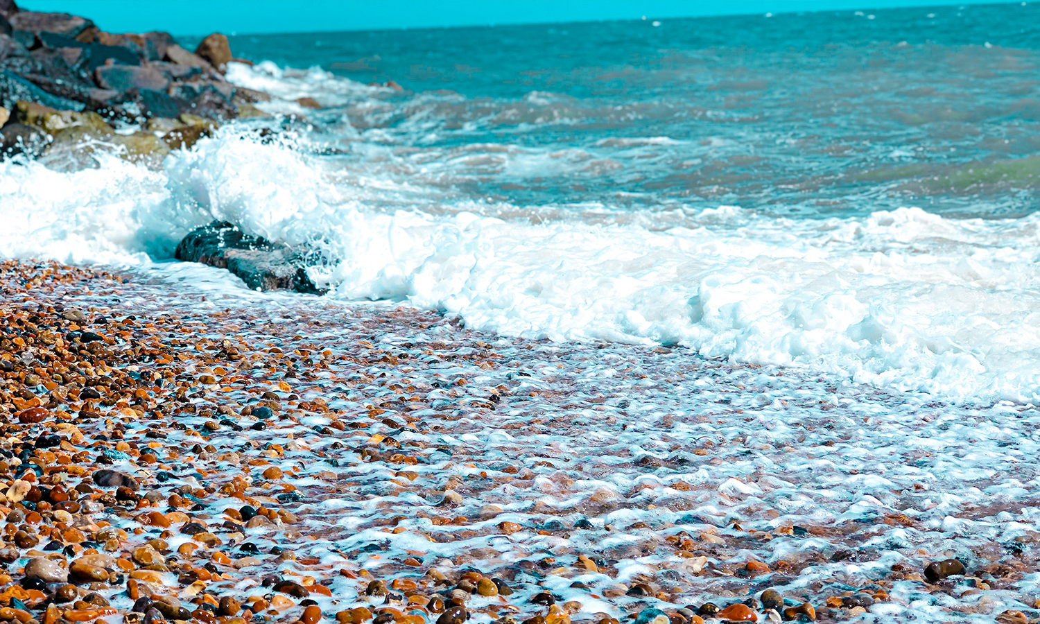 سيدة ترتدي معينات ReSound LiNX 3D السمعية.