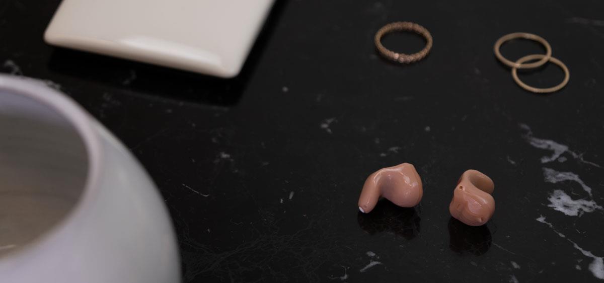 apparecchi acustici disponibili in stili di apparecchi acustici personalizzati 