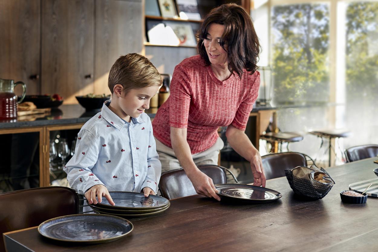 Criança no parque infantil | Resound Up Smart