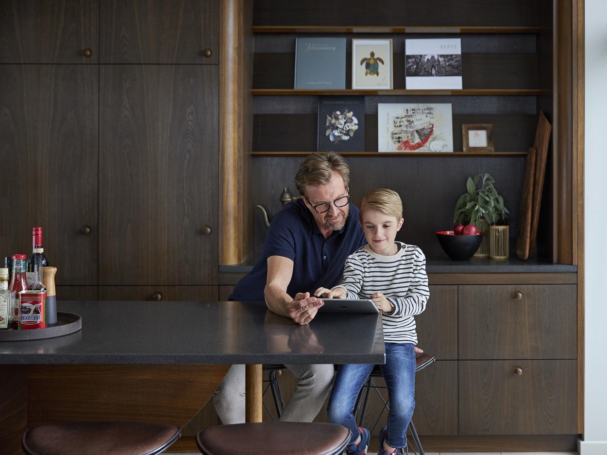 Mãe e criança pequena | Resound Up Smart