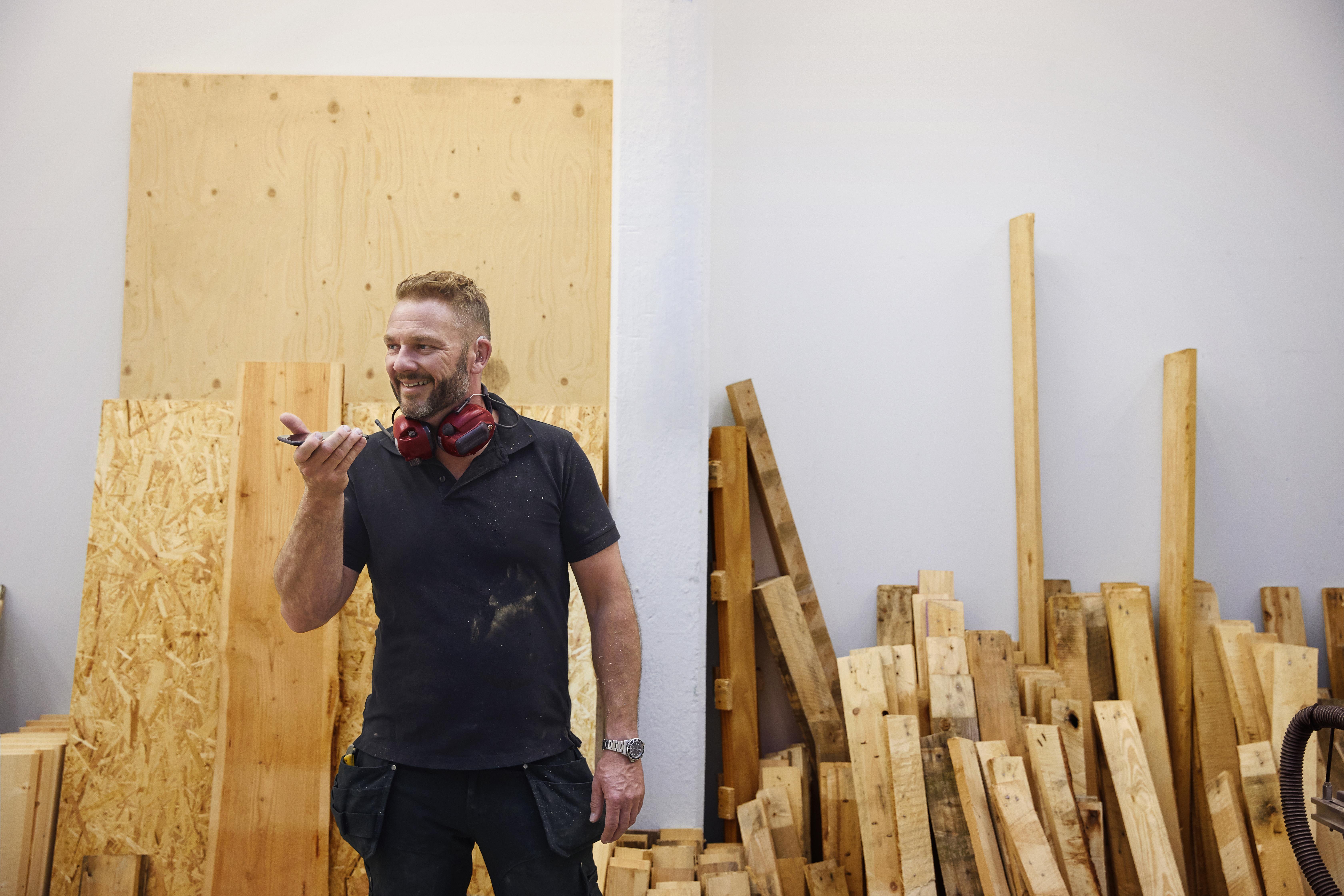 Man som talar i telefon | ReSound