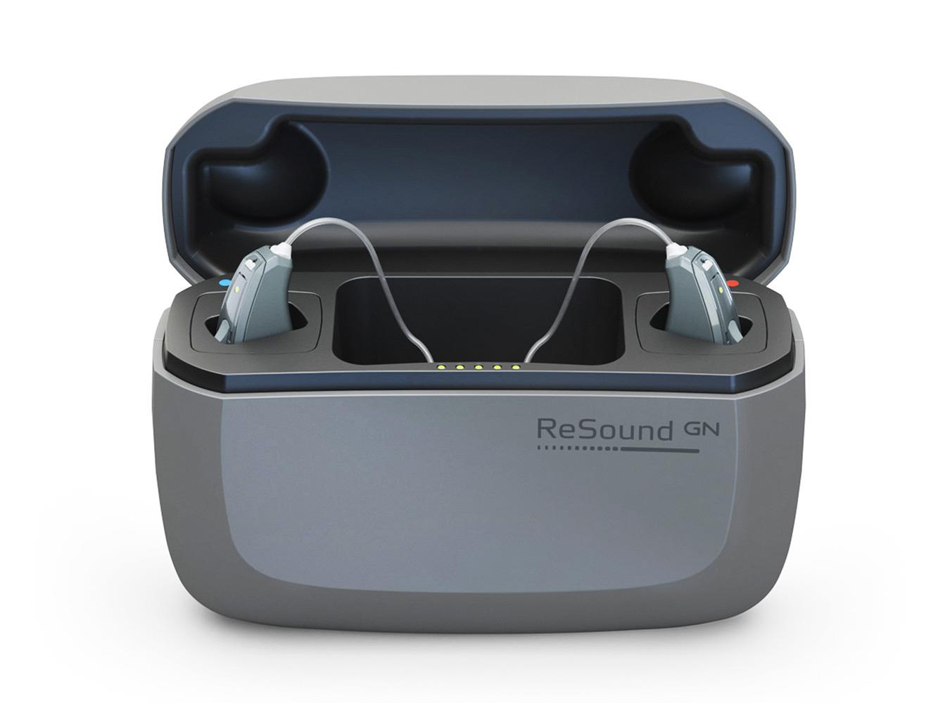 Apparecchio acustico ReSound LiNX Quattro, intuitivo e semplice da usare, nel caricatore