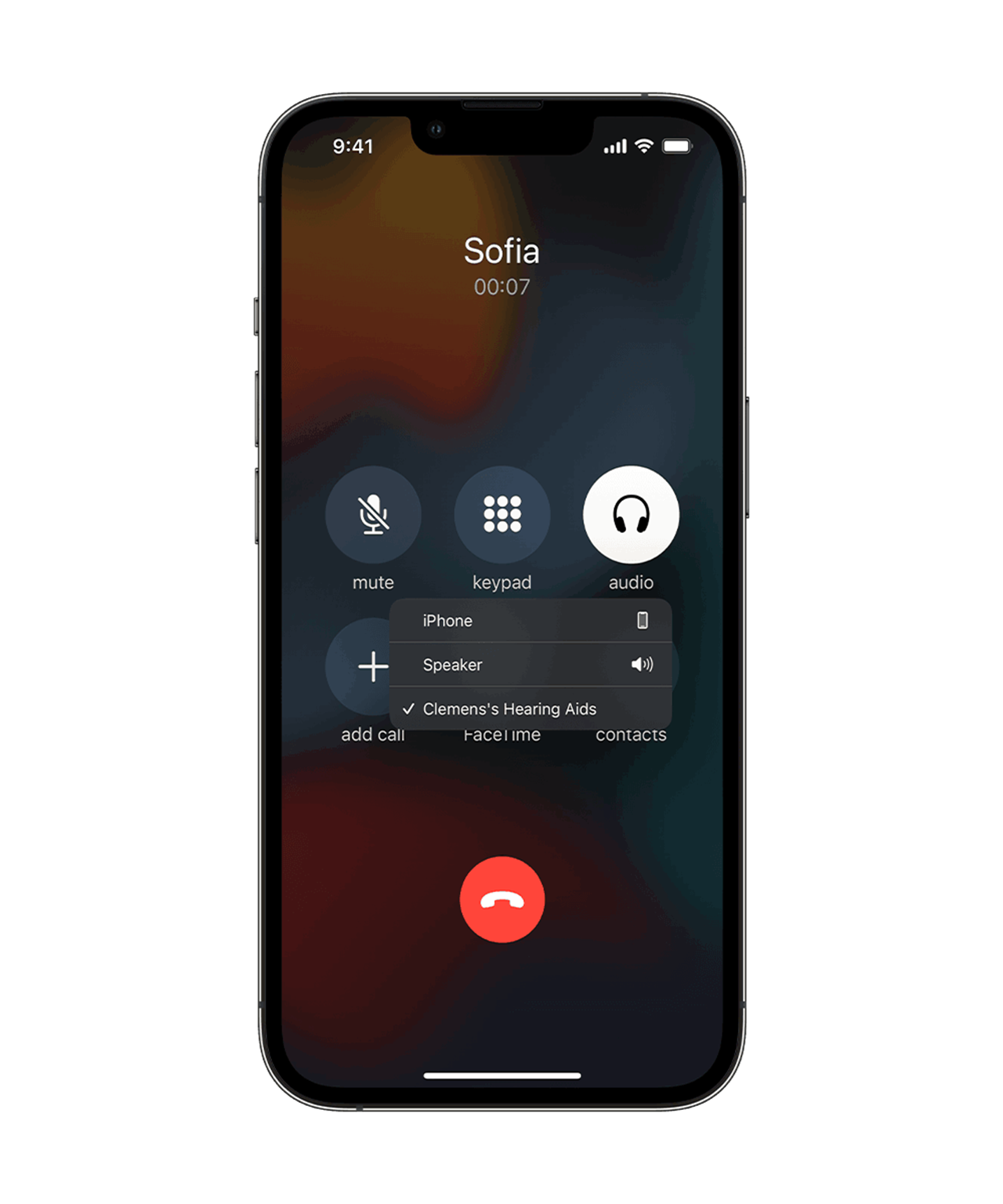 iPhone mostrando una llamada transmitida a los audífonos del usuario